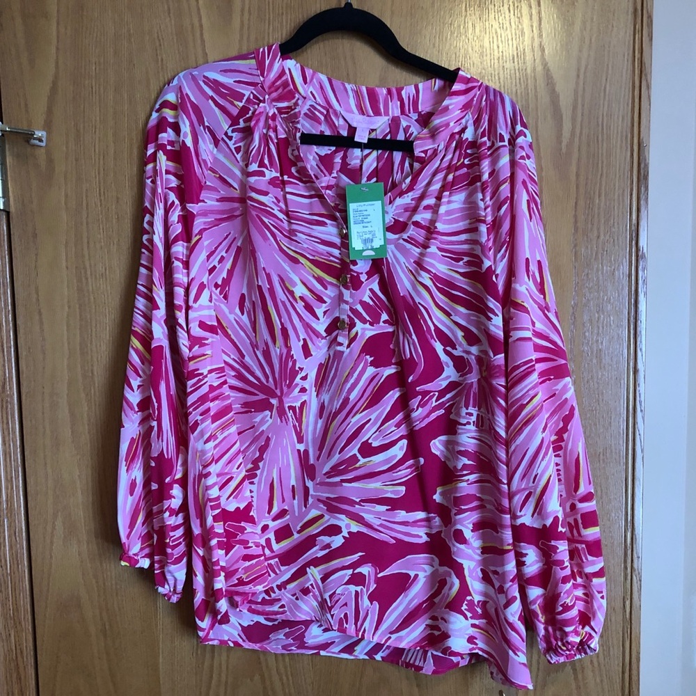 Gorgeous Lilly Pulitzer Elsa shirt.